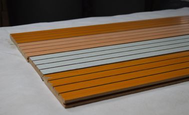 El panel acústico acanalado de madera material decorativo del diseño interior para la función Pasillo